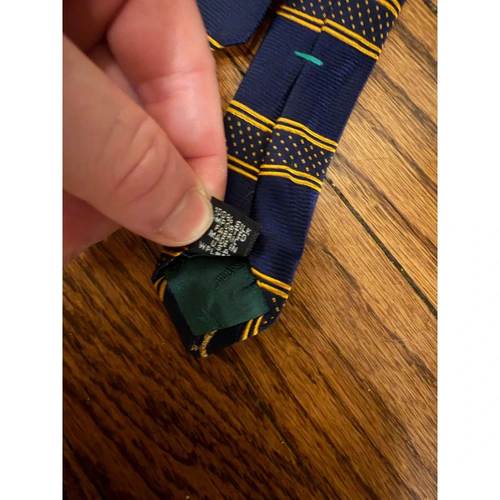 Tommy Hilfiger Mens Silk Necktie Navy Blue Gold Striped Crest Logo Repp